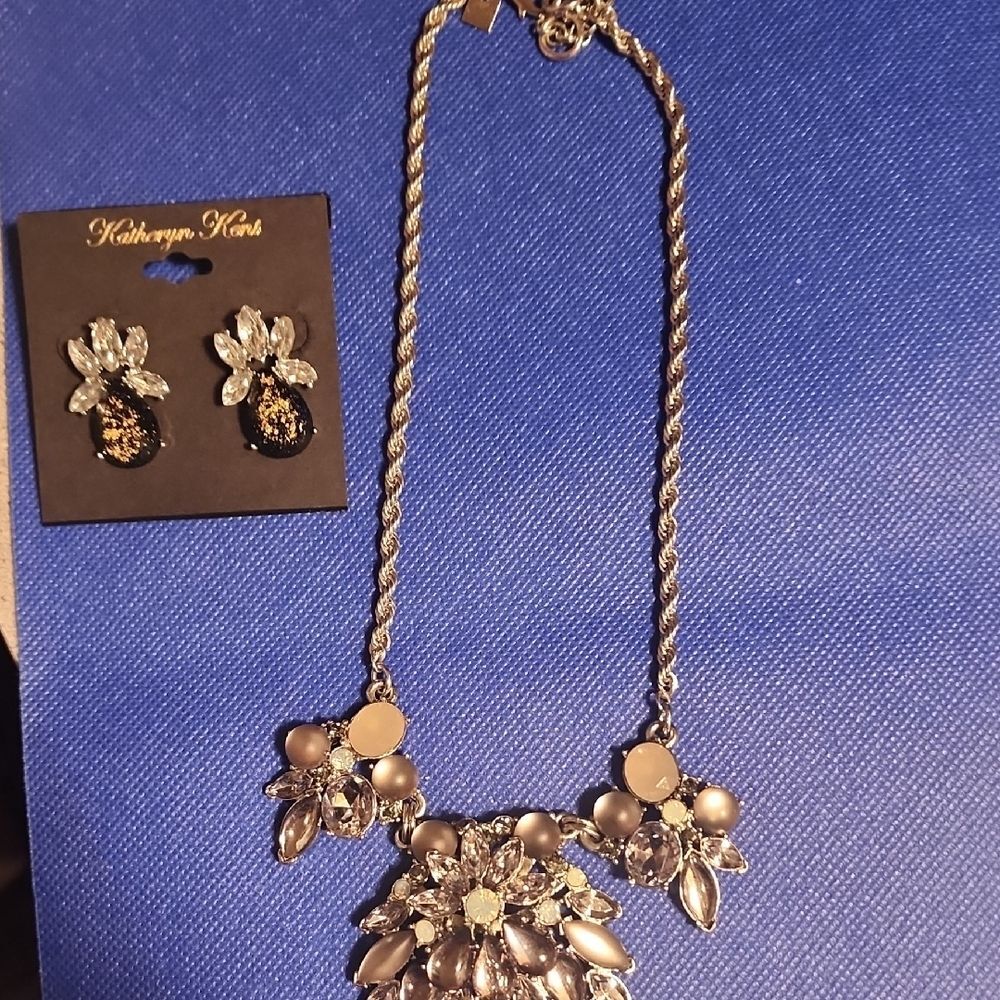Silver Toned 18 Inch Necklace With Matching Earrings